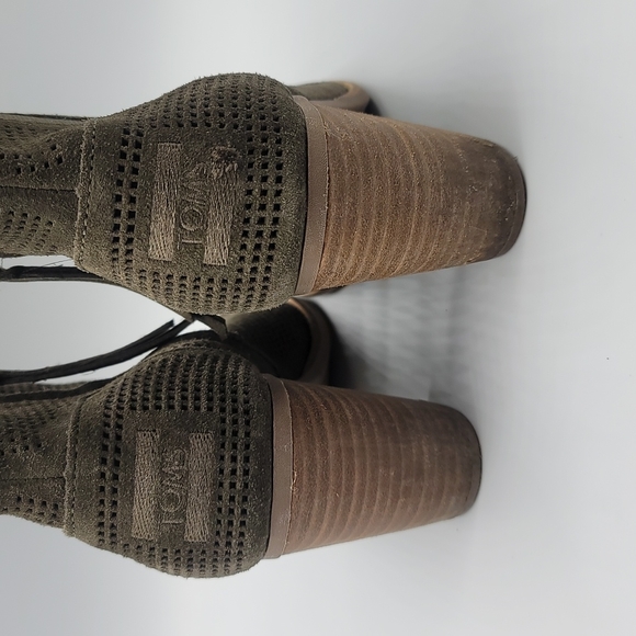 Toms Women's Size 8 Majorca Perforated Peep Toe Ankle Boots olive green - Picture 4 of 7